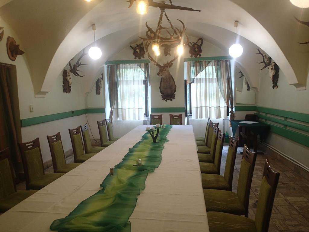Penzion A Restauracia U Jelena Stará ľubovňa Exteriör bild